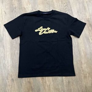 Louis Vuitton Mens Embroidered Black T Shirt Size Medium Excellent Condition.